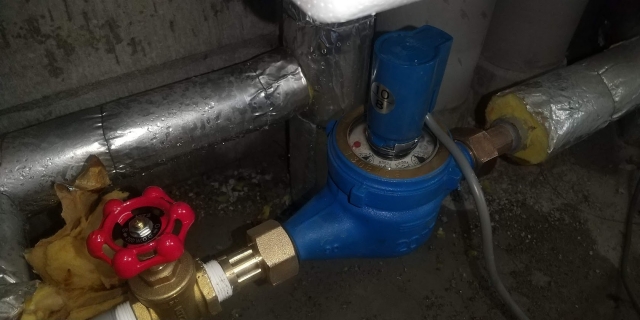マンションの水道メーターと止水栓