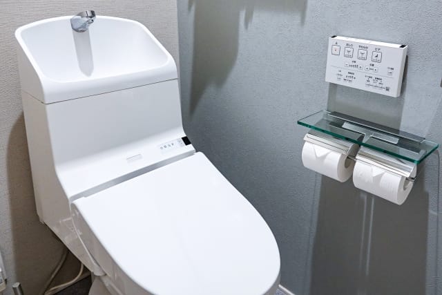 トイレが流れっぱなしになる現象と水道代への影響