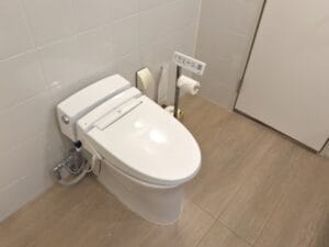 意外と簡単！トイレ詰まりを自分で修理する方法