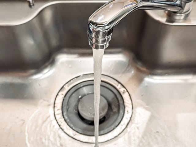 【誰でもできる】キッチン蛇口の水漏れ時の応急処置方法
