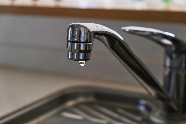キッチンの蛇口水漏れの主な原因と症状