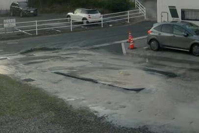 水があふれ出している道路の様子