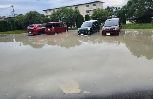 【兵庫】加古川市尾上町で水道管の破裂か 近隣の駐車所が浸水被害